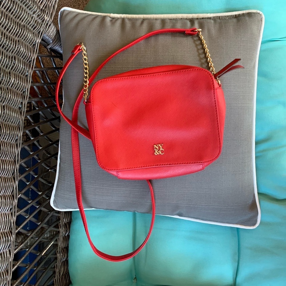 🌟HOST PICK! NY&Co Red crossbody bag W Gold accent